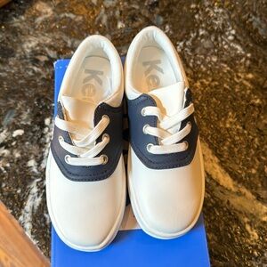 Keds “school days” white and navy girls shoes 11.5 M